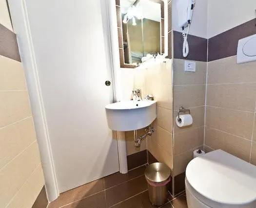 *** Guest house Urbana 33 Hotel Rome Italy